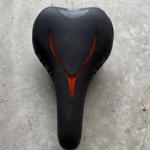 Selle Royal bike seat Black and Orange